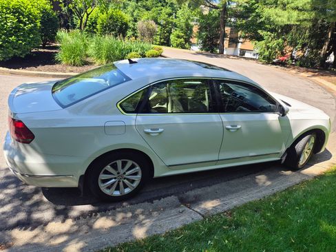 Used 2013 Volkswagen Passat 2.5 SEL Premium FWD image 12