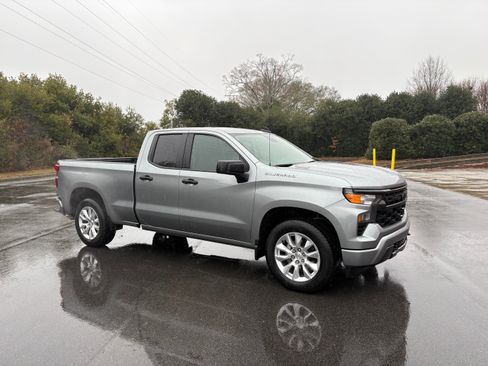 Used 2025 Chevrolet Silverado 1500 Custom image 1