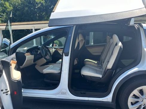 Used 2020 Tesla Model X Long Range image 6