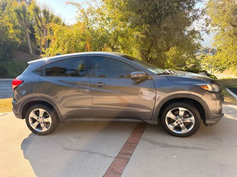 Used 2016 Honda HR-V EX image 10