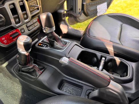 Used 2018 Jeep Wrangler Rubicon AWD/4WD image 9