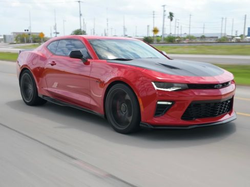 Used 2017 Chevrolet Camaro SS RWD image 9