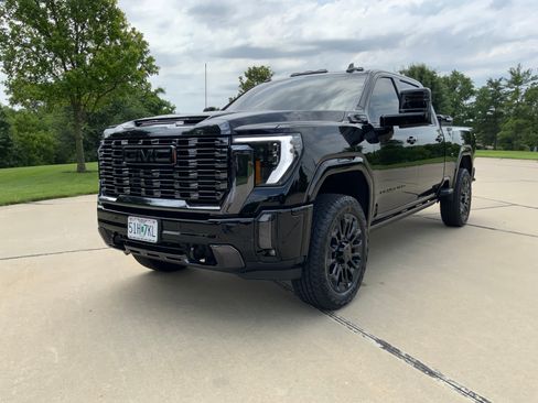 Used 2024 GMC Sierra 2500 Denali Ultimate image 1