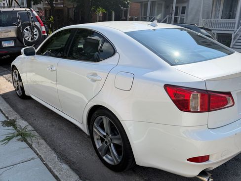 Used 2011 Lexus IS 250 w/ Preferred Accessory Package RWD image 6