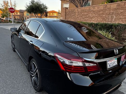 Used 2017 Honda Accord Sport Special Edition image 4