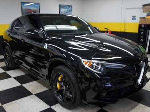 Used 2018 Alfa Romeo Stelvio Quadrifoglio image 9