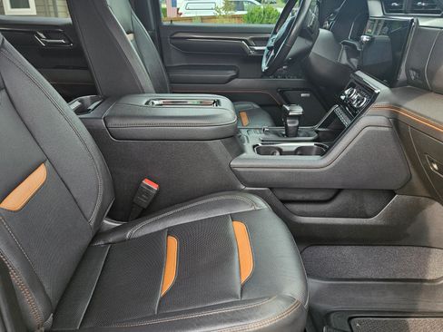 Used 2022 GMC Sierra 1500 AT4 w/ AT4 Premium Package image 9