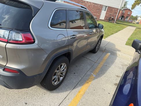 Used 2020 Jeep Cherokee Latitude Plus w/ Cold Weather Group image 5