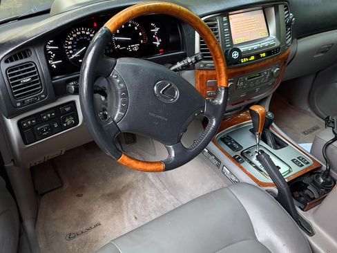 Used 2004 Lexus LX 470 4WD image 10