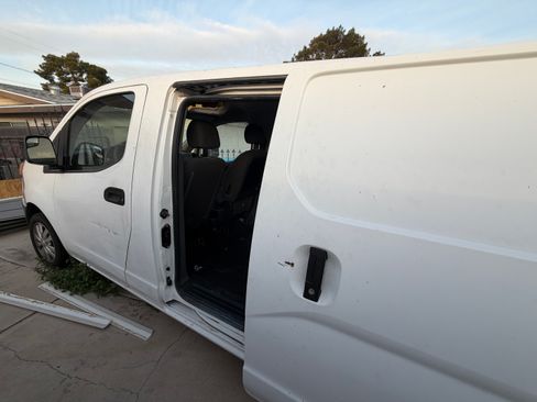 Used 2017 Chevrolet City Express LT w/ Technology Package image 8