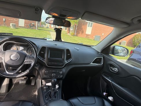 Used 2020 Jeep Cherokee Latitude Plus w/ Cold Weather Group image 6