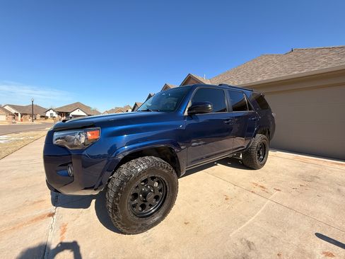 Used 2020 Toyota 4Runner SR5 Premium w/ Moonroof Package image 2