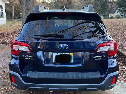Used 2018 Subaru Outback 3.6R Limited AWD/4WD image 6