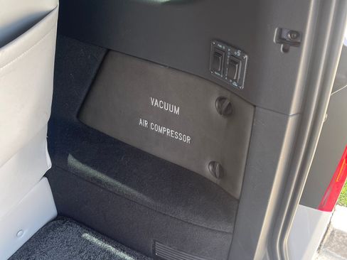 Used 2019 Mercedes-Benz Metris Passenger image 10