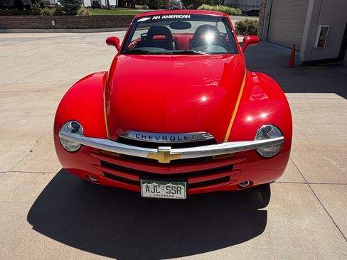 Used 2004 Chevrolet SSR w/ Preferred Equipment Group RWD image 12
