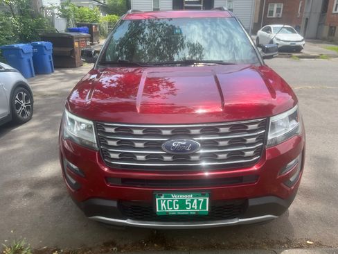 Used 2017 Ford Explorer XLT w/ Equipment Group 202A AWD/4WD image 1