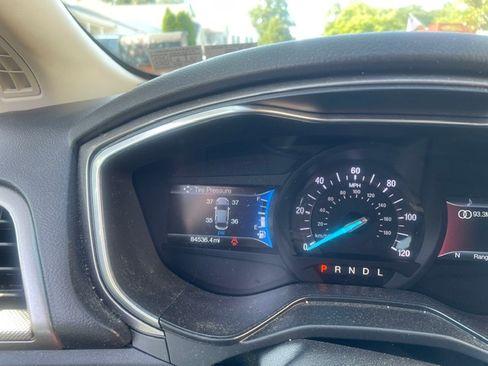 Used 2019 Ford Fusion SE FWD image 13