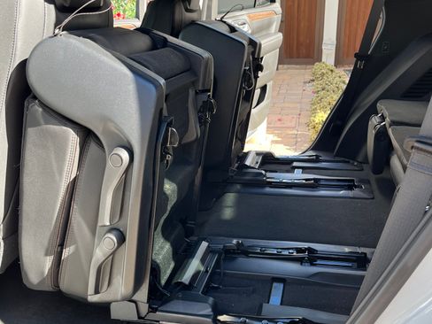 Used 2023 Chevrolet Tahoe High Country w/ Advanced Technology Package image 15