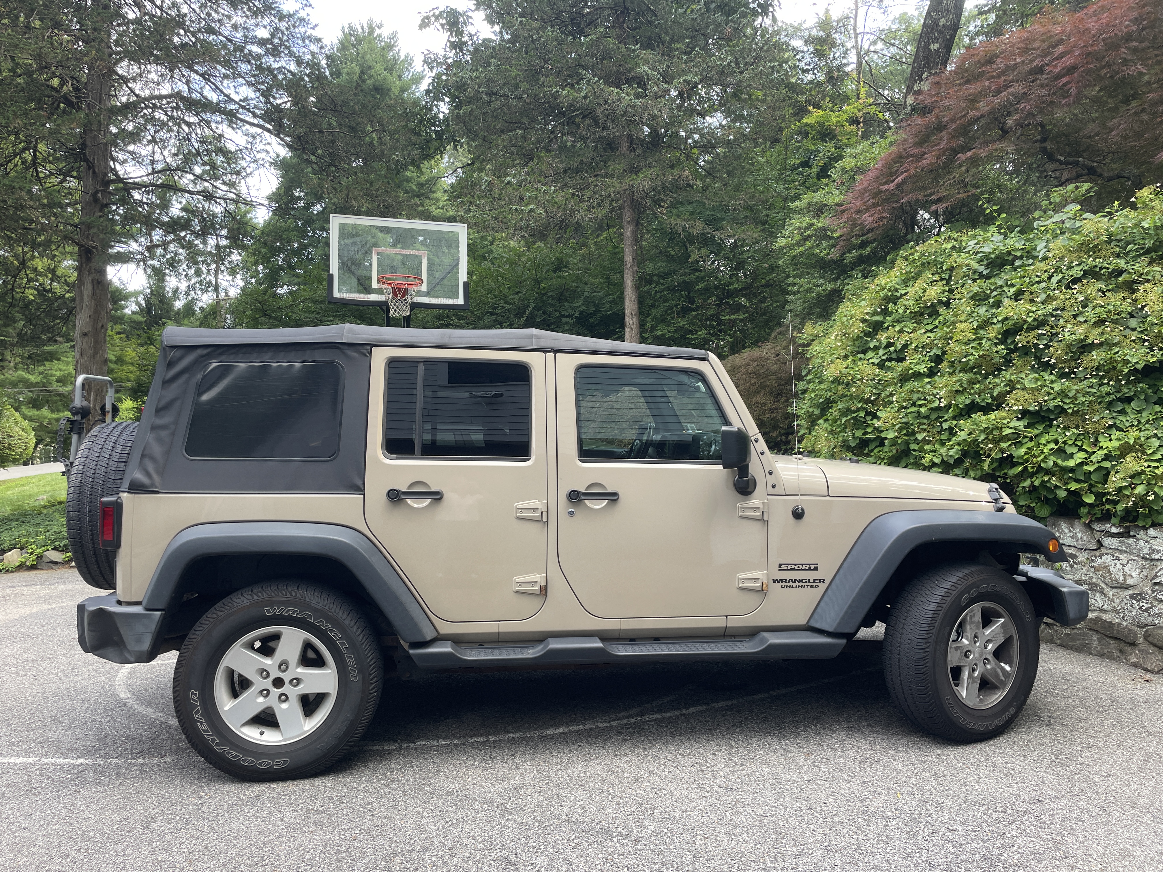 Used 2016 Jeep Wrangler Unlimited Sport w/ Quick Order Package 24S AWD/4WD image 4
