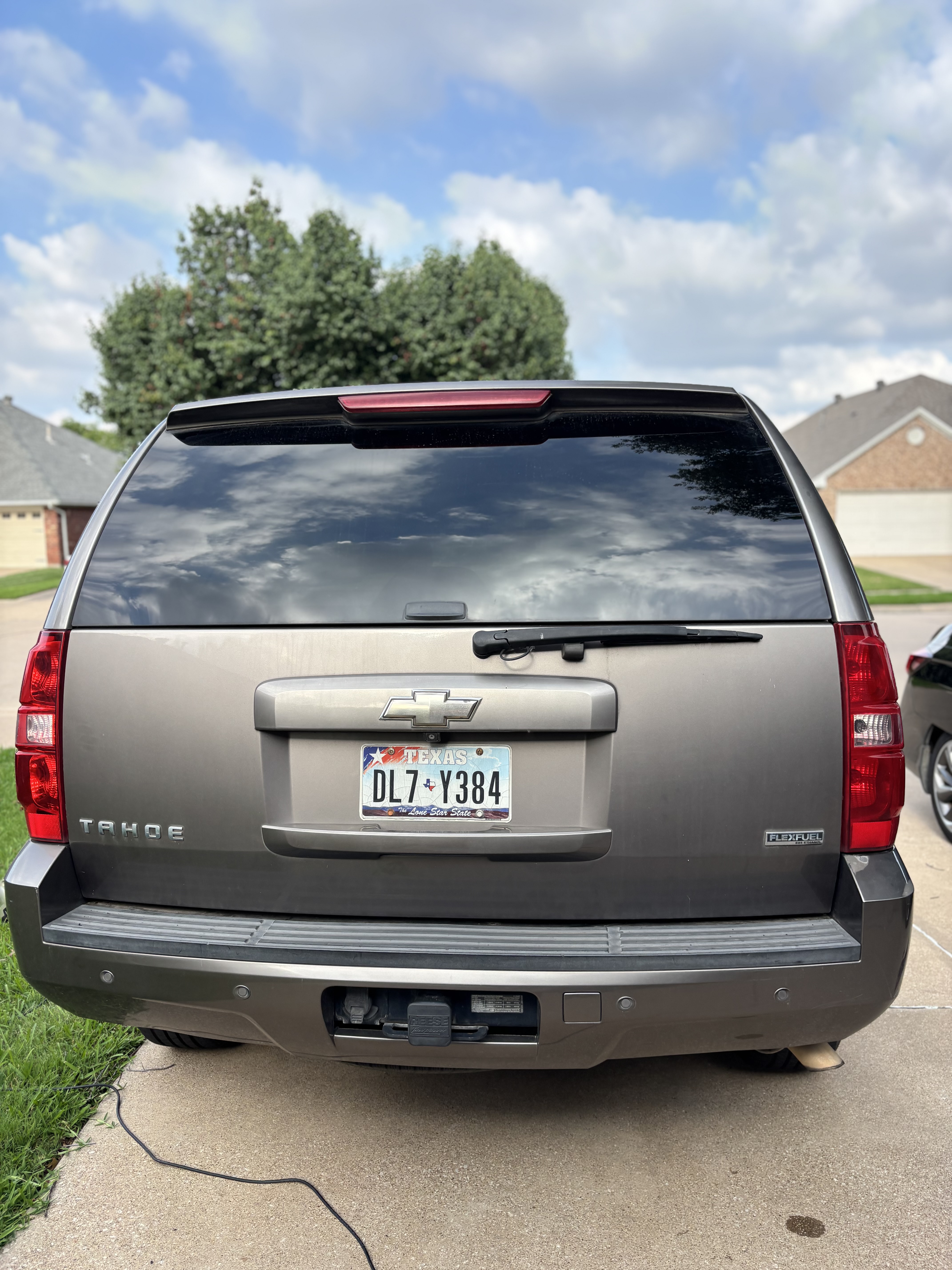 Used 2011 Chevrolet Tahoe LS w/ Convenience Package RWD image 2