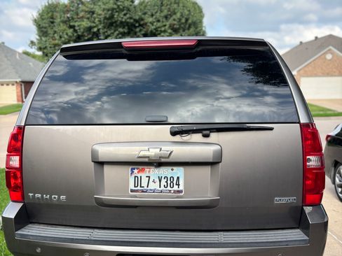 Used 2011 Chevrolet Tahoe LS w/ Convenience Package RWD image 2