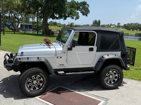 Used 2005 Jeep Wrangler X w/ Tire & Wheel Group (Ecco) AWD/4WD image 4