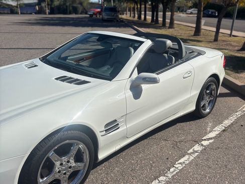 Used 2005 Mercedes-Benz SL 500 image 2