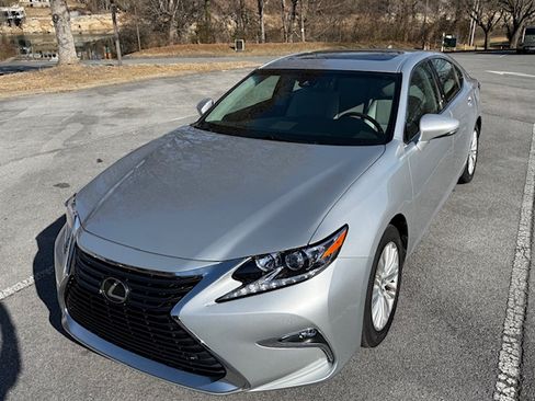Used 2017 Lexus ES 350 image 2
