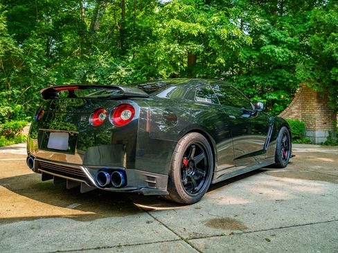 Used 2013 Nissan GT-R Premium image 9