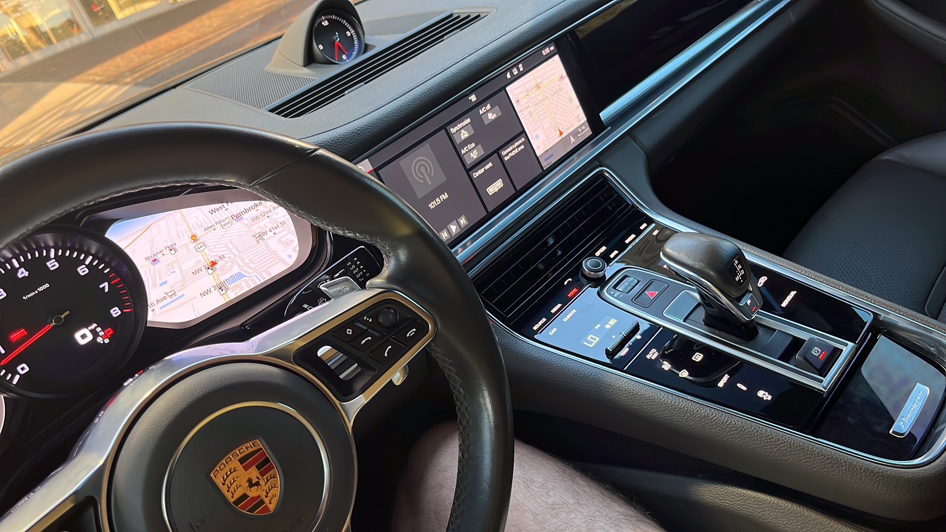 Used 2018 Porsche Panamera RWD image 9