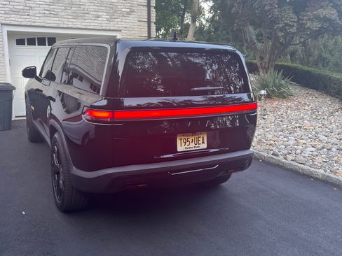 Used 2023 Rivian R1S Adventure image 4