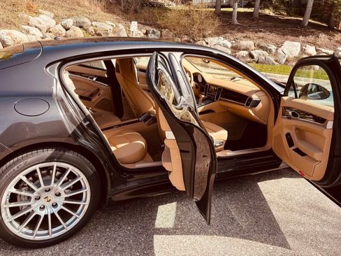 Used 2011 Porsche Panamera 4S image 4