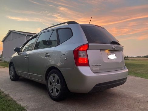 Used 2009 Kia Rondo LX image 11