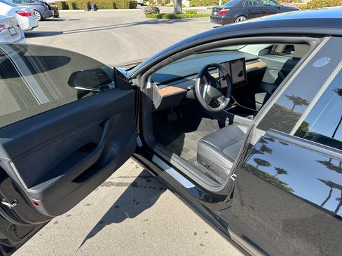 Used 2020 Tesla Model 3 Standard Range Plus image 12