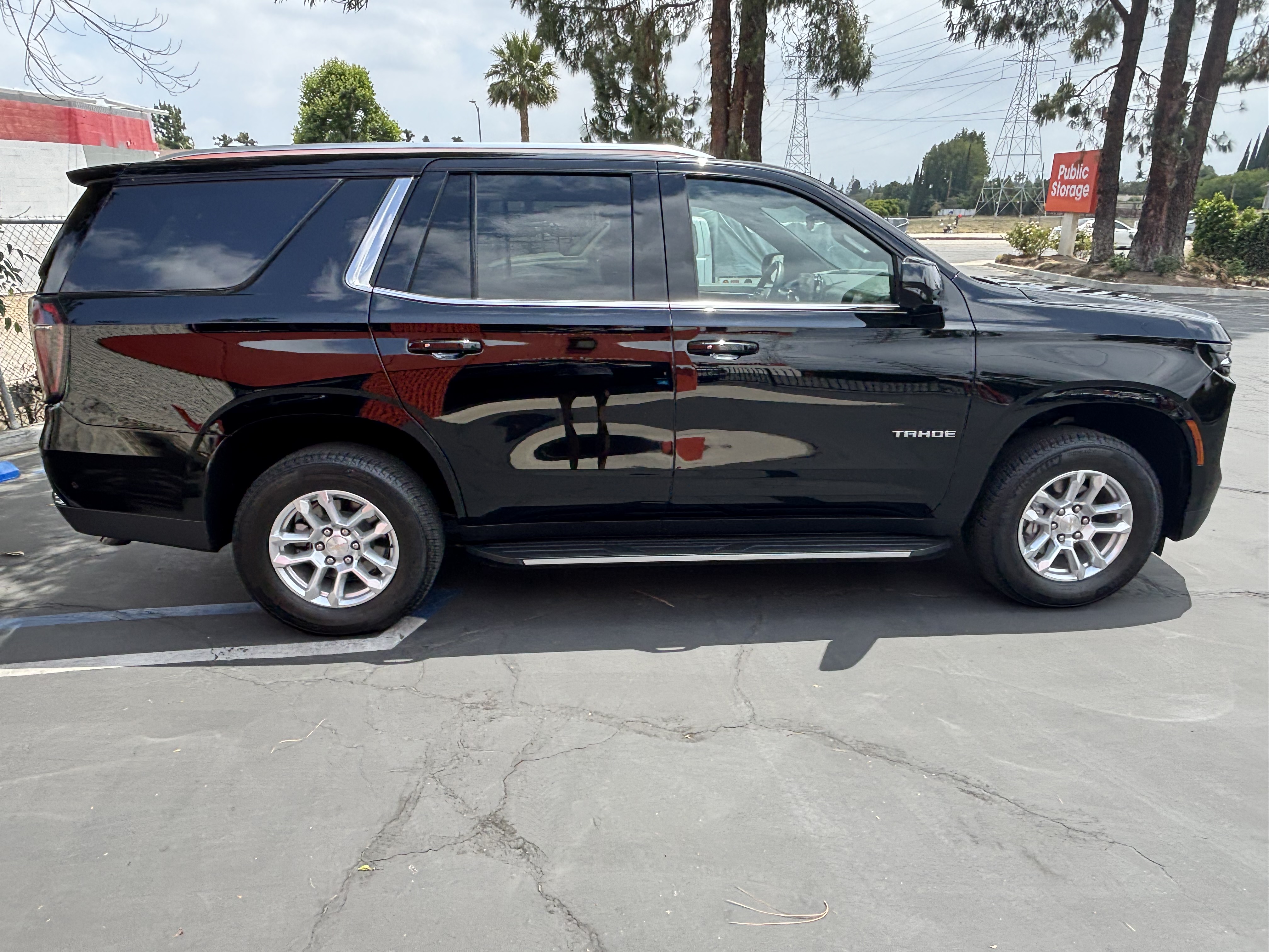 Used 2025 Chevrolet Tahoe LT RWD image 2