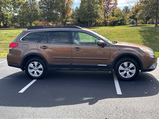 Used 2012 Subaru Outback 2.5i Limited w/ Moonroof Pkg AWD/4WD image 6