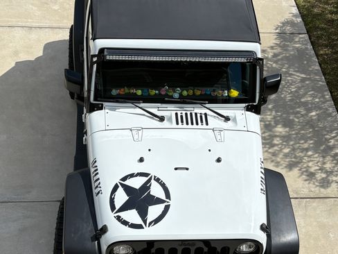 Used 2018 Jeep Wrangler Sport image 10