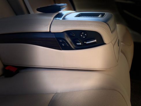 Used 2011 BMW ALPINA B7 xDrive image 22