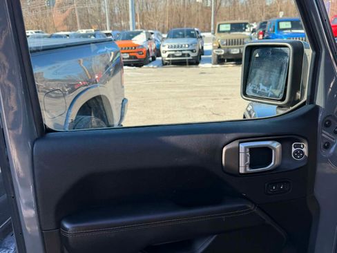 Used 2022 Jeep Wrangler Unlimited Sahara image 13