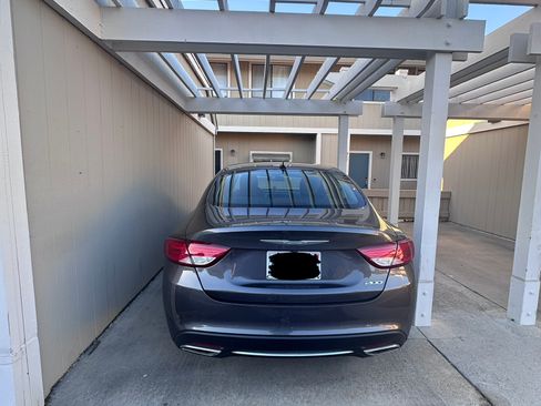 Used 2016 Chrysler 200 Limited Platinum image 4