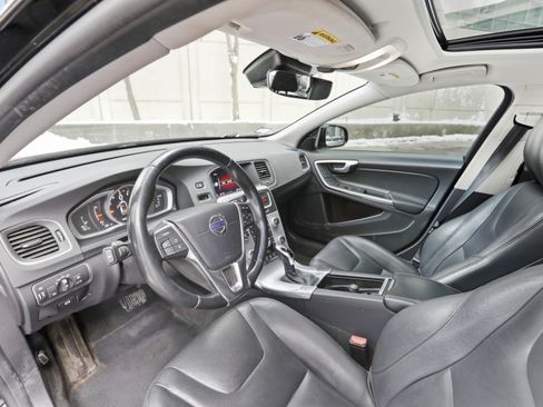 Used 2018 Volvo V60 T5 Cross Country w/ Convenience Package image 8