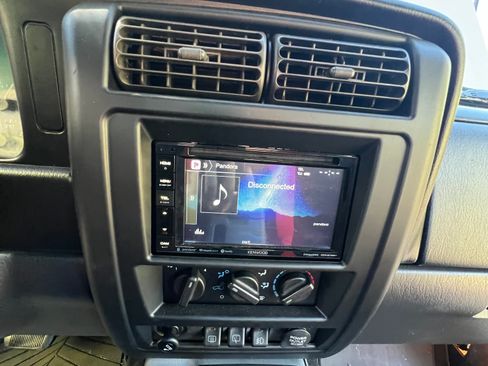 Used 2000 Jeep Cherokee Sport image 2