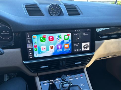 Used 2019 Porsche Cayenne E-Hybrid image 4