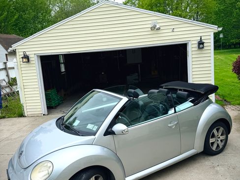 Used 2006 Volkswagen Beetle Convertible w/ Package 1 FWD image 6