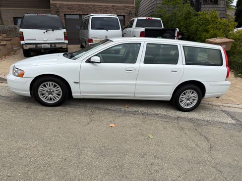 Used 2005 Volvo V70 2.4 image 5