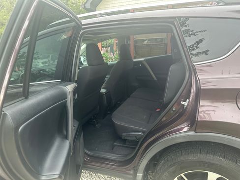 Used 2017 Toyota RAV4 XLE FWD image 5