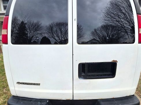 Used 2007 Chevrolet Express 1500 Van 3D image 6