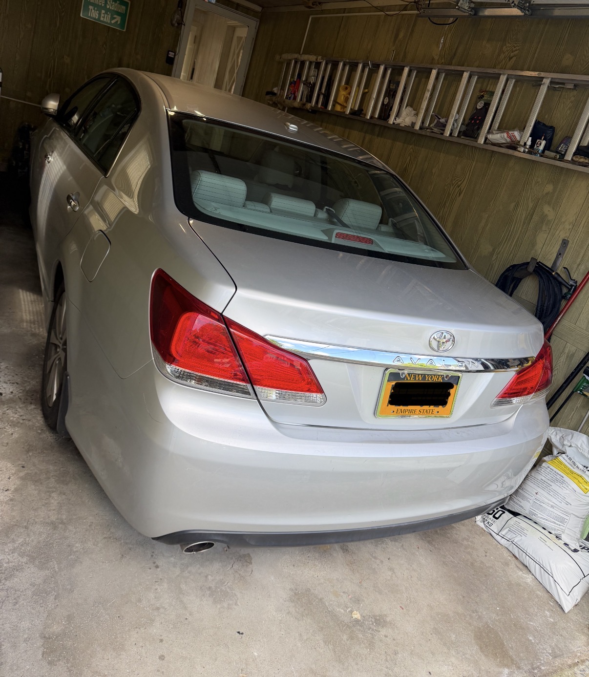 Used 2011 Toyota Avalon Limited FWD image 6