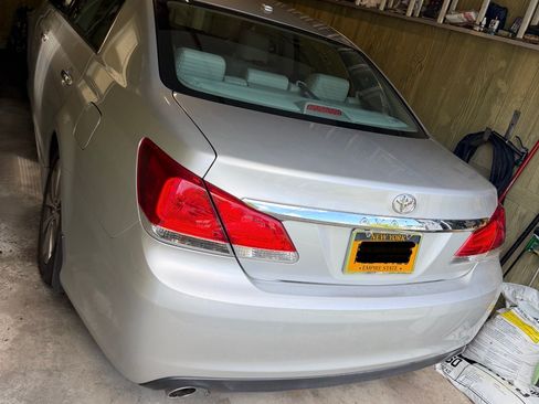 Used 2011 Toyota Avalon Limited FWD image 6