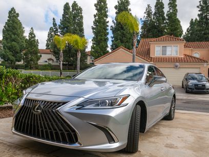 Used 2023 Lexus ES 300h w/ Premium Package